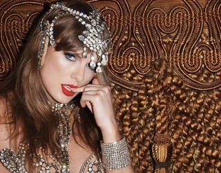 Get That Taylor Swift "The Life Of A Showgirl" Glam Look With This Tutorial