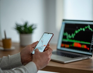 Gen Z Doesn’t Want the 9-to-5. Why Day Trading Is Filling the Gap