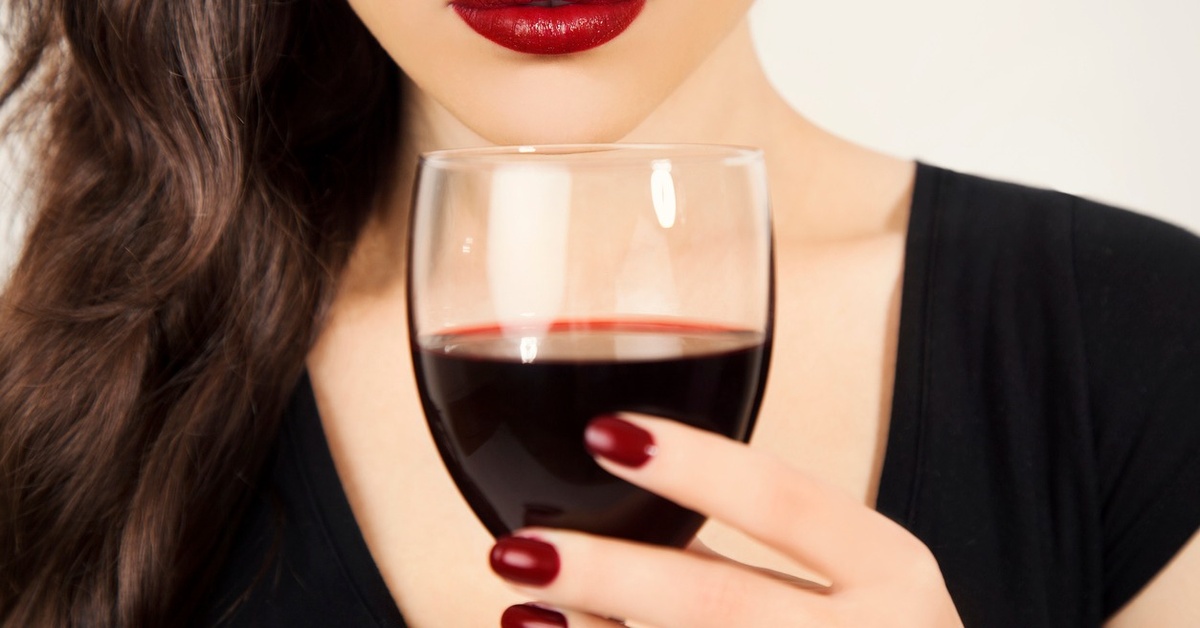 The Red Wine Girl Makeup Trend Has Us Feeling Flushed Dailybreak