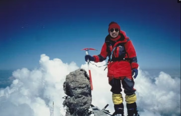 Junko Tabei climbing