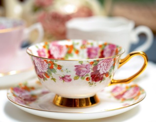 Add Flair To Your Spring Tablescape With These Choice Pieces