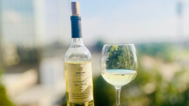 1-trader-joes-reserve-sauvignon-blanc-lot-257-1754661138-custom
