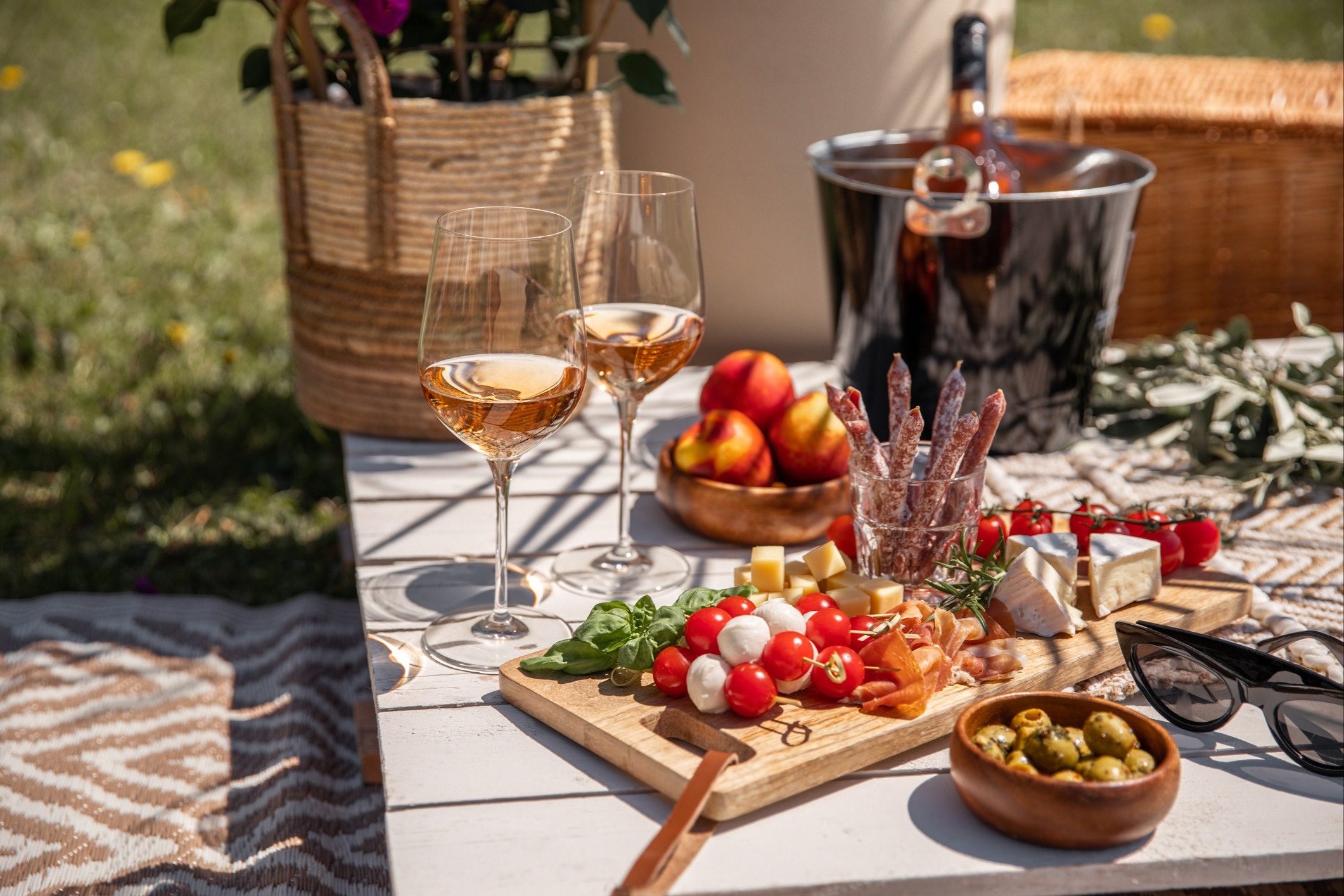 8 Refreshing Rosé and Meal Pairings for Warm Summer Evenings