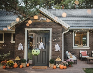 How Should You Decorate Your Yard This Halloween?