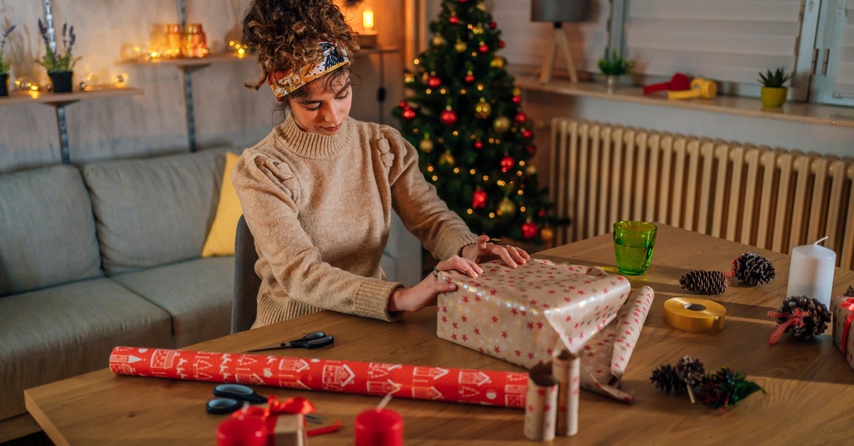 6 Tools That Will Make Gift-Wrapping Way Easier This Year - Dailybreak