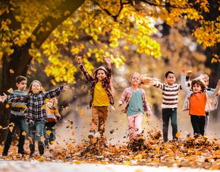 The Best ’90s Fall Traditions We Secretly Miss