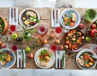 9 Must-Have Dining Accessories for Spring Dinner Parties