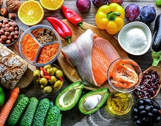 10 Pantry Essentials for the Mediterranean Diet