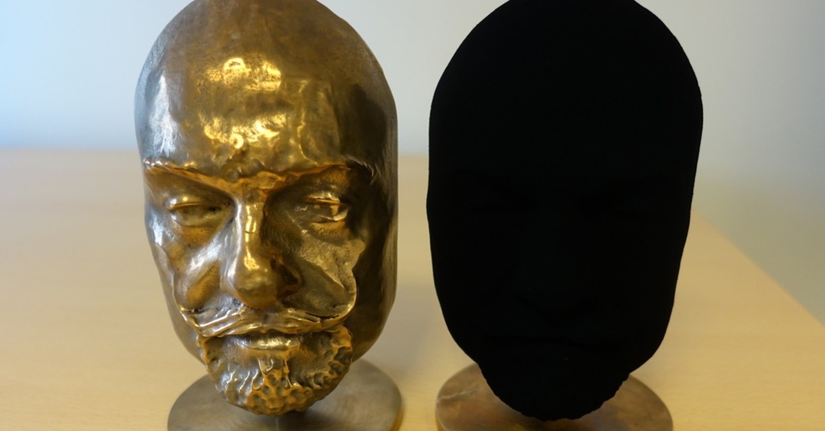 This Object Sprayed With the World's Darkest Color is Insane Dailybreak